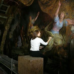 Galerie des Glaces Martine Lemot à la retouche de loin